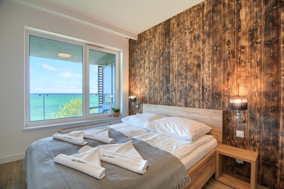 Bed, Bedroom, Sea view, towels
