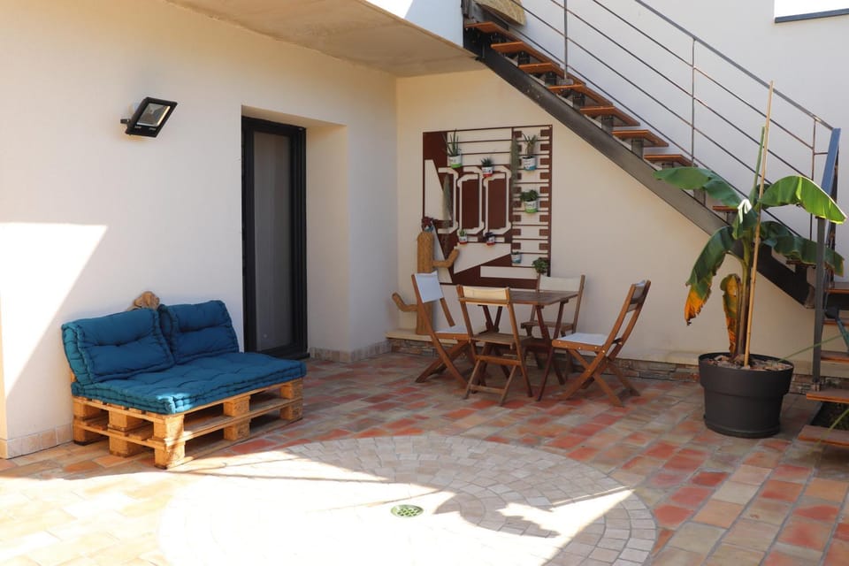 Patio, Dining area