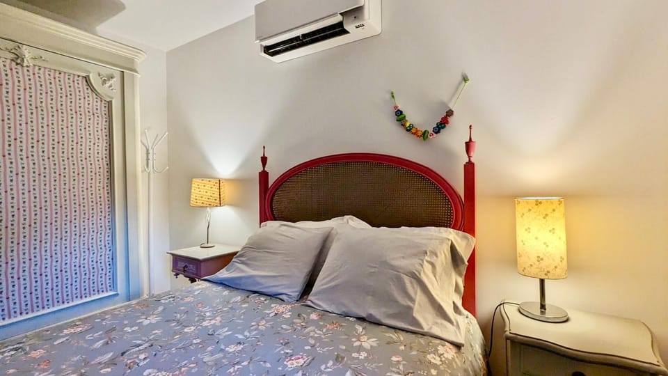 Bed, Bedroom, air conditioner