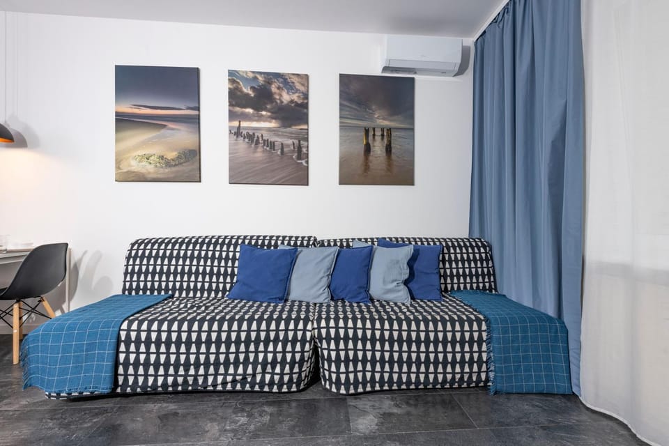 Living room, air conditioner