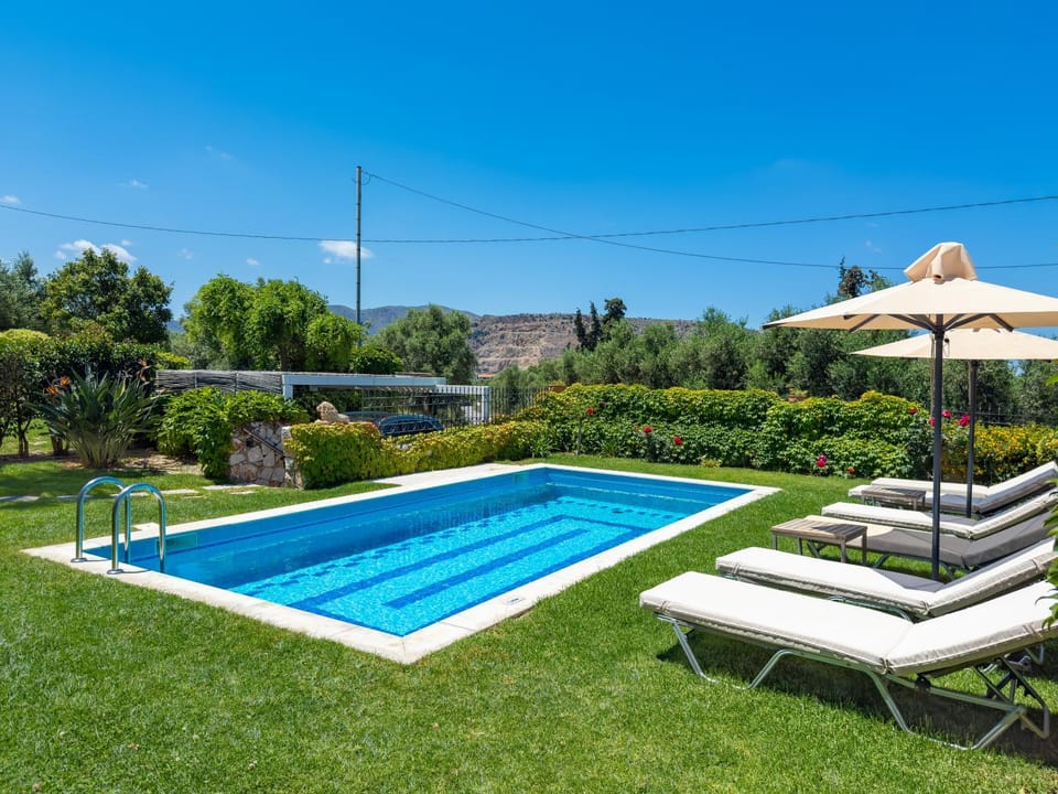 Garden, Garden view, Pool view, Swimming pool, sunbed