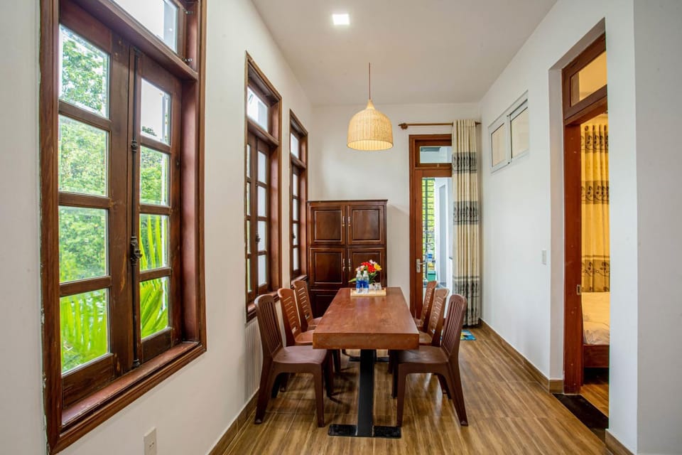Seating area, Dining area