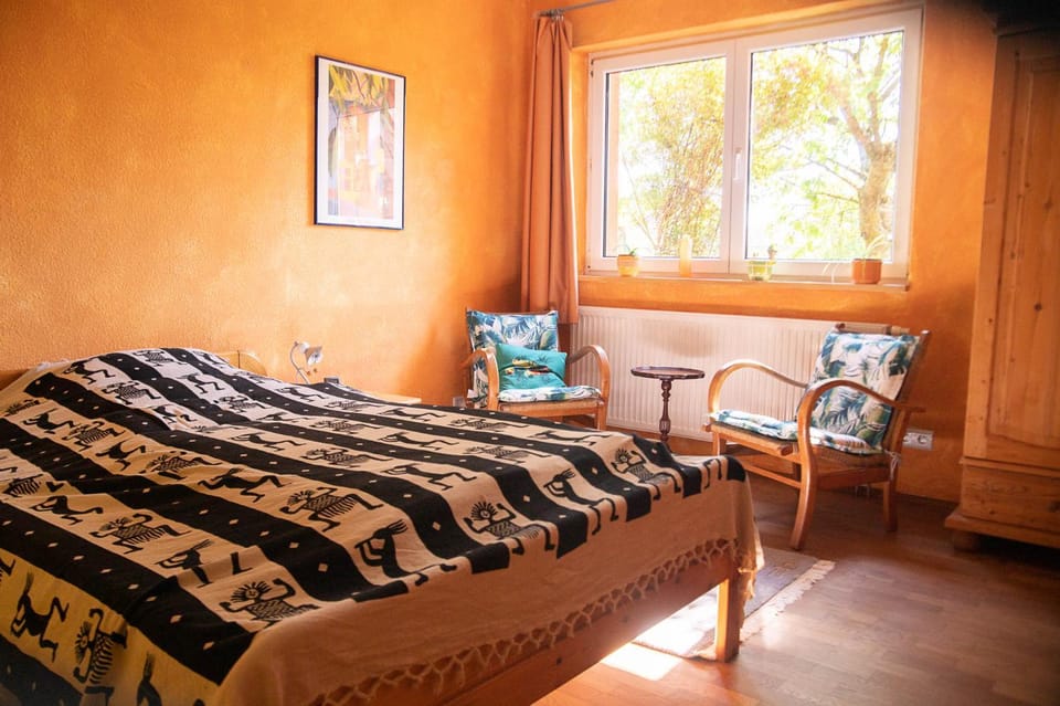 Photo of the whole room, Bedroom