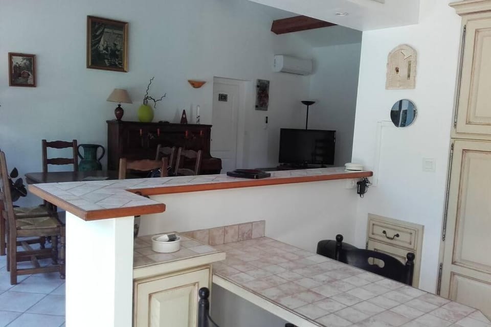 Communal lounge/ TV room, Kitchen or kitchenette