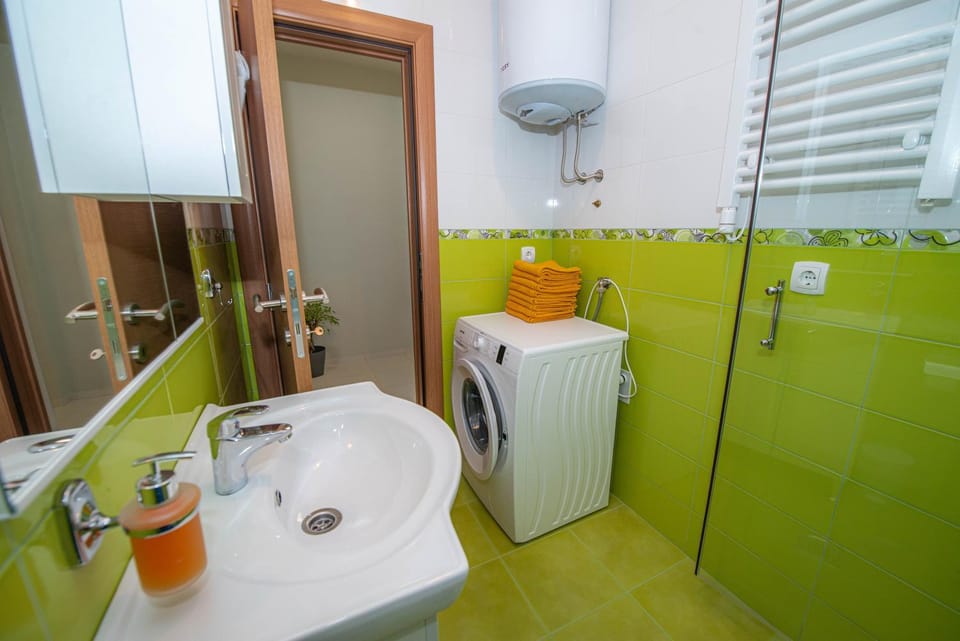 Bathroom, towels, washing machine