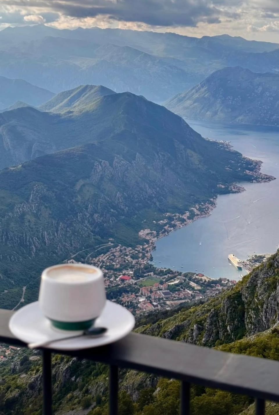 Mountain view, Sea view