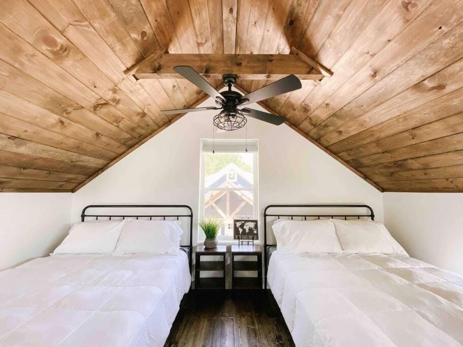 Cozy Smoky Mountain Tiny House Apartment in Pigeon Forge