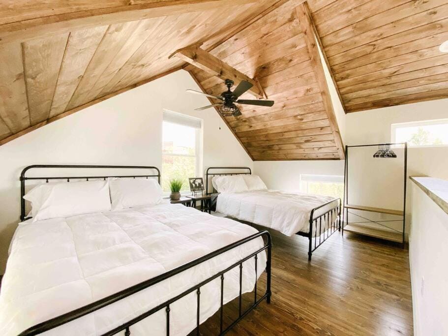 Cozy Smoky Mountain Tiny House Apartment in Pigeon Forge