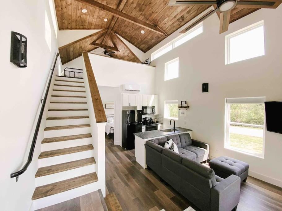 Cozy Smoky Mountain Tiny House Apartment in Pigeon Forge