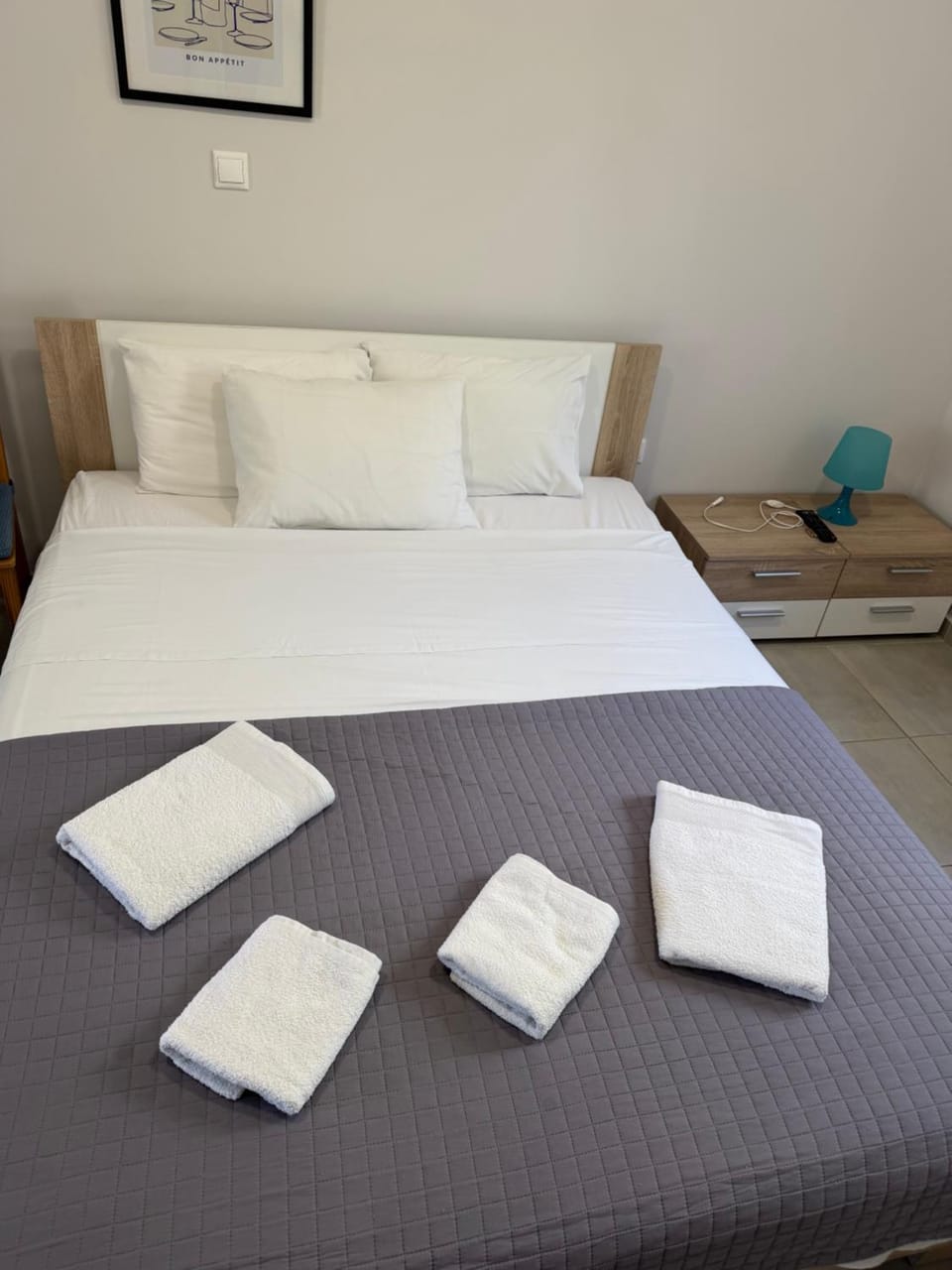 Bed, Bedroom, towels