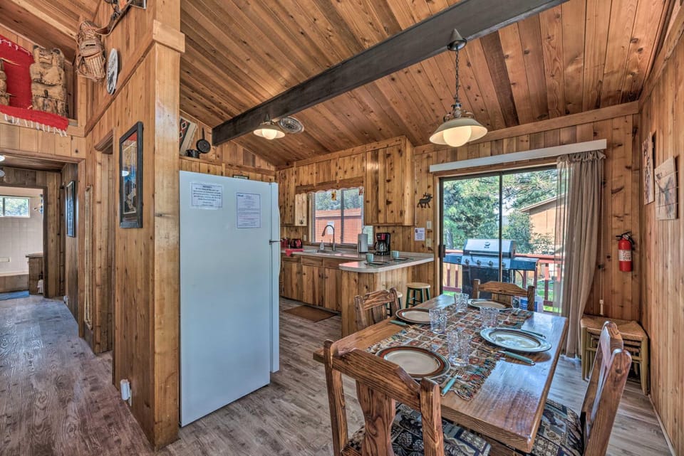 Quiet Retreat w/ Hot Tub - 16 Miles to Ski Apache! House in Ruidoso