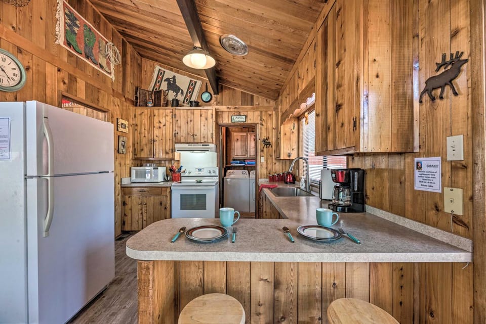 Quiet Retreat w/ Hot Tub - 16 Miles to Ski Apache! House in Ruidoso