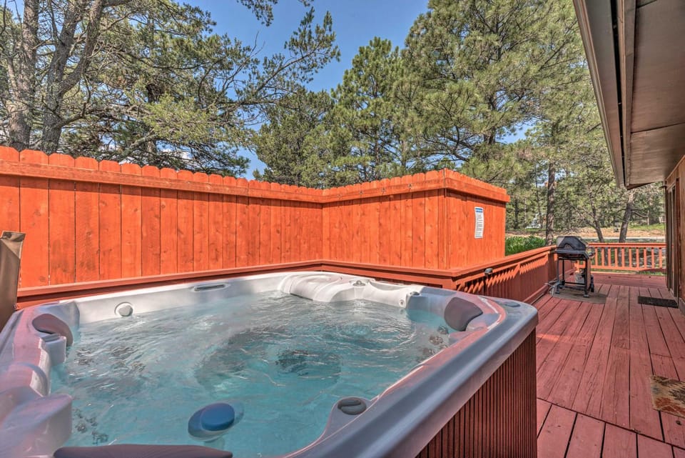 Quiet Retreat w/ Hot Tub - 16 Miles to Ski Apache! House in Ruidoso