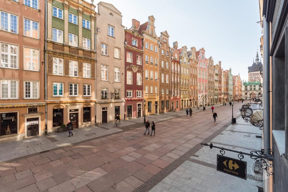 Neighbourhood, City view, Street view, Location