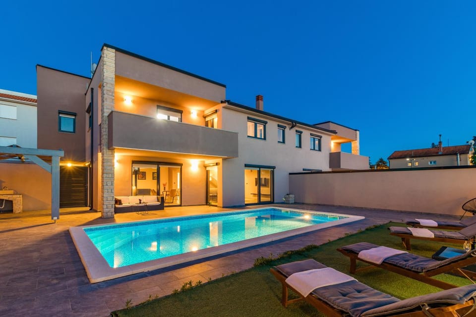 Property building, Night, Pool view, Swimming pool, sunbed
