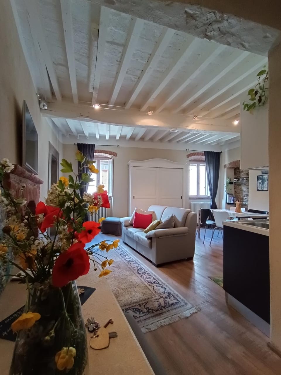 TV and multimedia, Kitchen or kitchenette, Living room