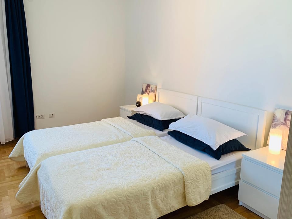 Bed, Living room, Photo of the whole room, Bedroom
