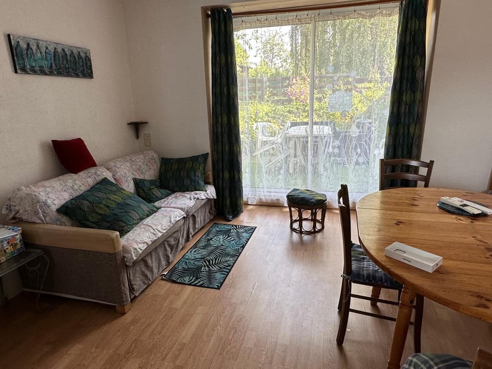 Bed, Balcony/Terrace, Living room, Seating area, Dining area