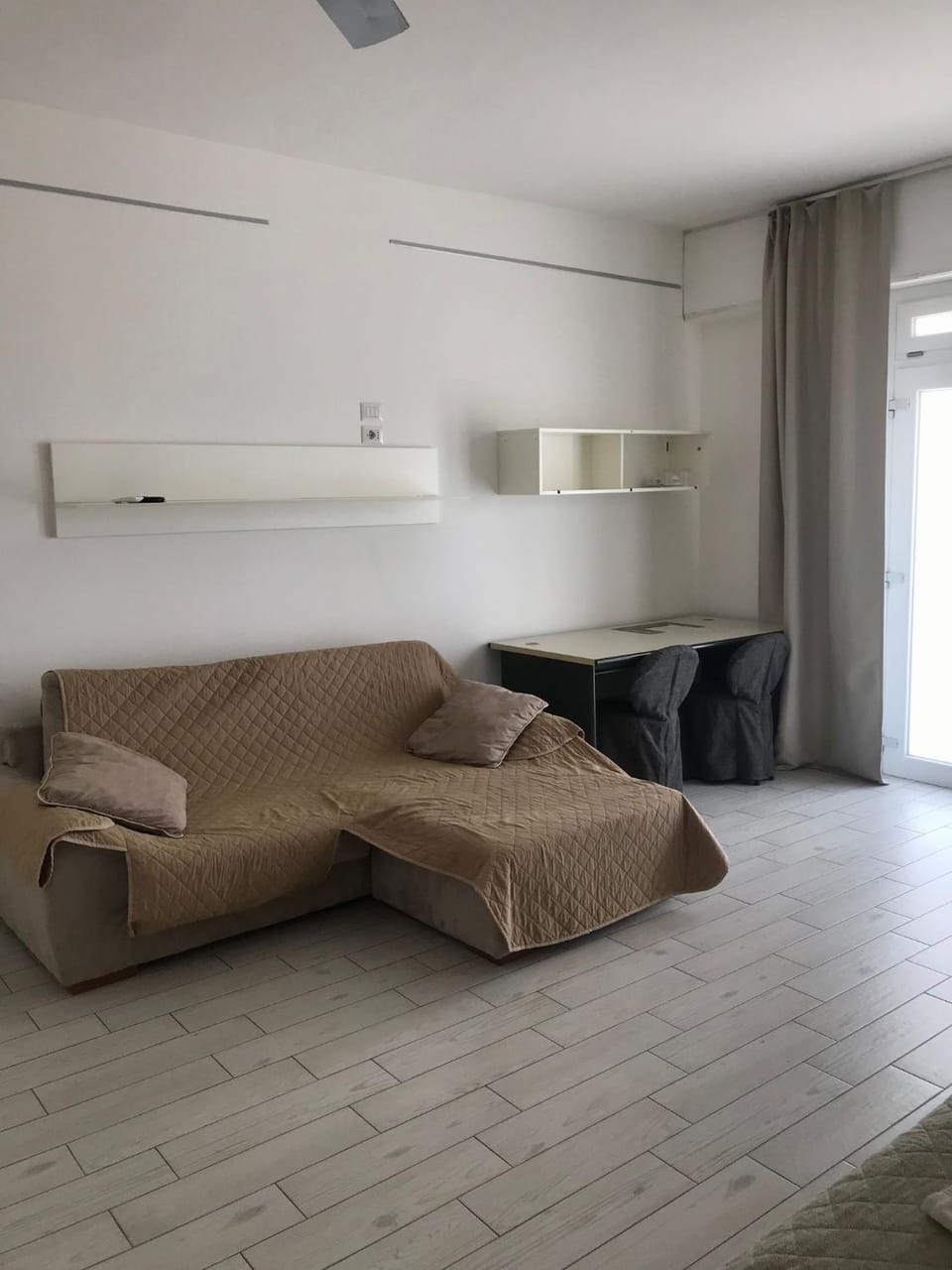 Photo of the whole room