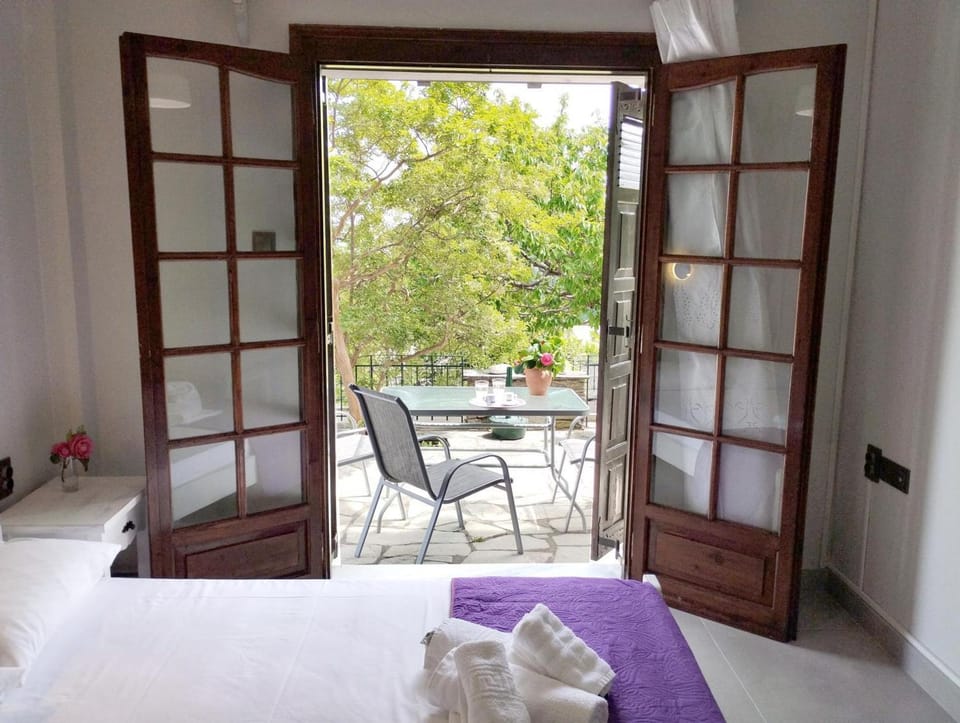 Patio, Bed, View (from property/room), Balcony/Terrace, Dining area, Bedroom, towels