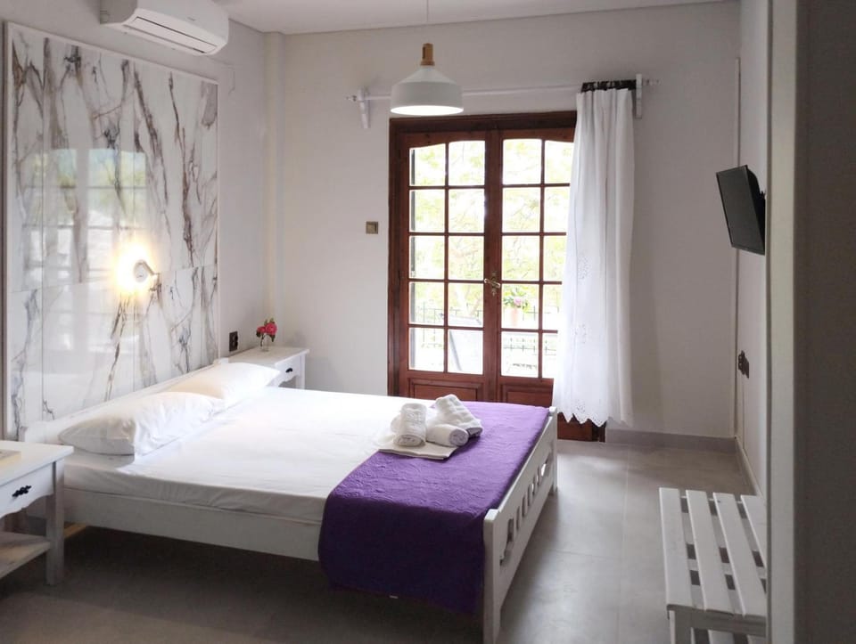Bed, Photo of the whole room, Bedroom, towels, air conditioner