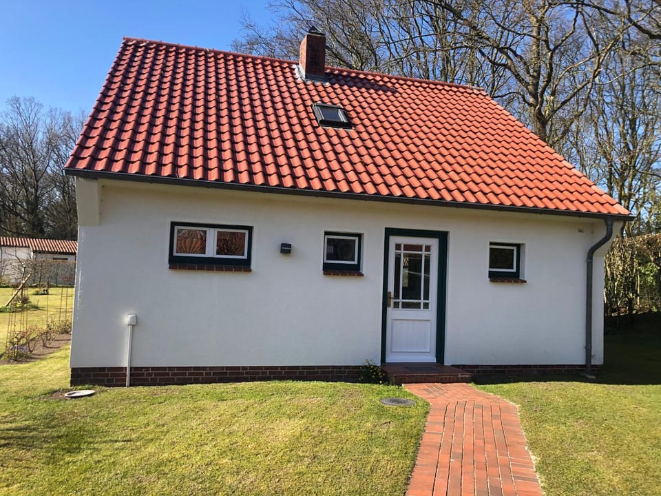 Property building, Facade/entrance, Garden