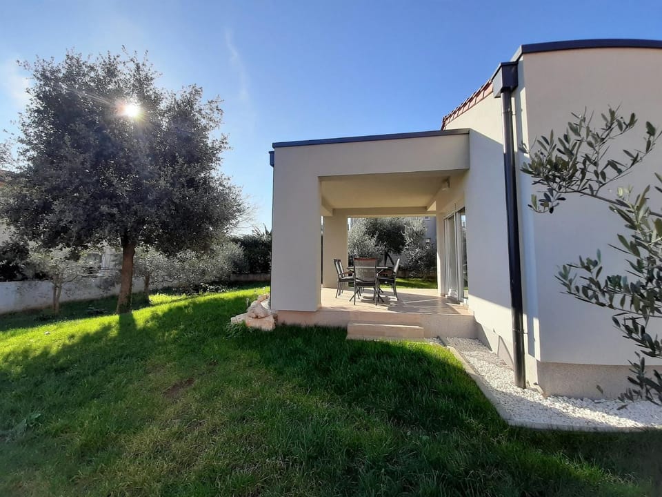 Property building, Garden