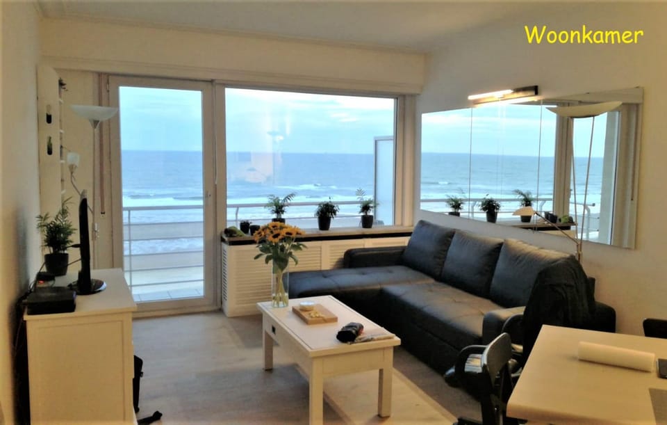 Living room, Sea view