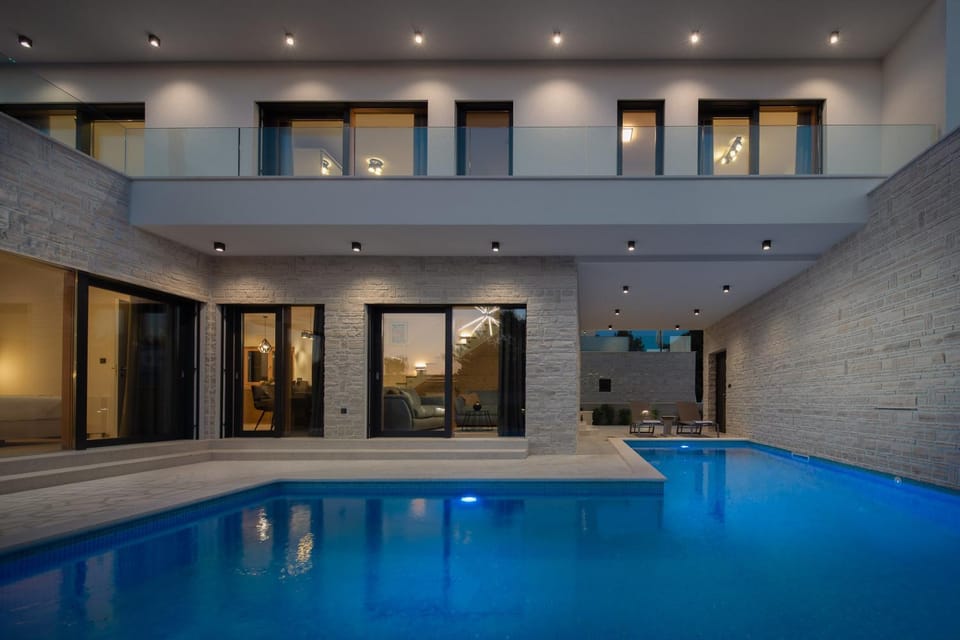 Property building, Swimming pool