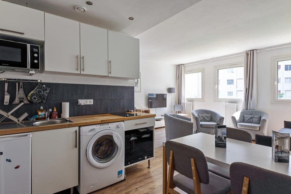 Kitchen or kitchenette, Dining area, dishwasher, oven, stove, washing machine