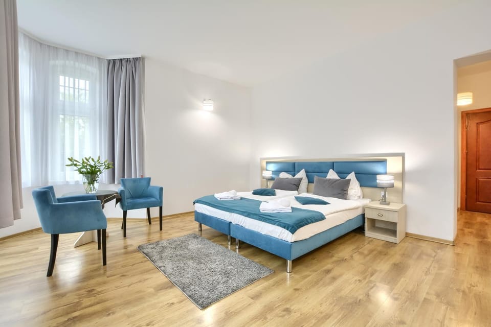 Bed, Photo of the whole room