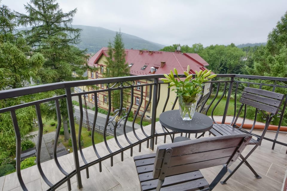 Balcony/Terrace, Garden view, Mountain view