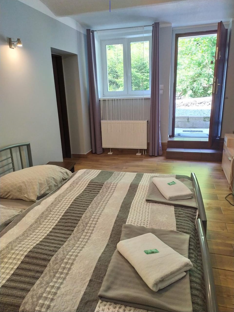 Photo of the whole room, Bedroom, towels