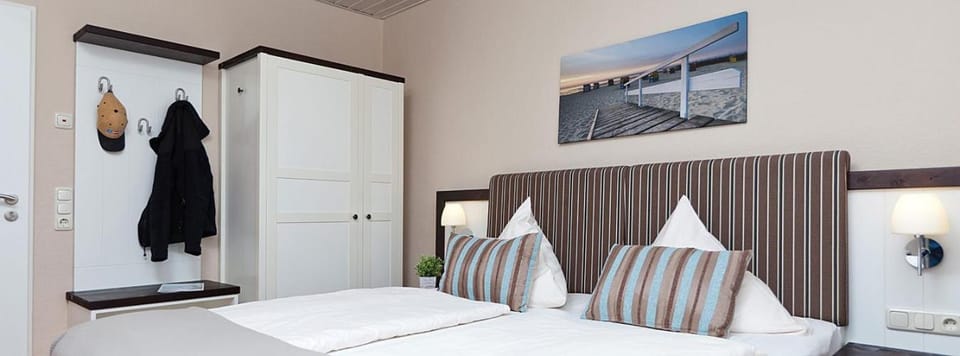 Bed, Photo of the whole room, Bedroom, towels, wardrobe