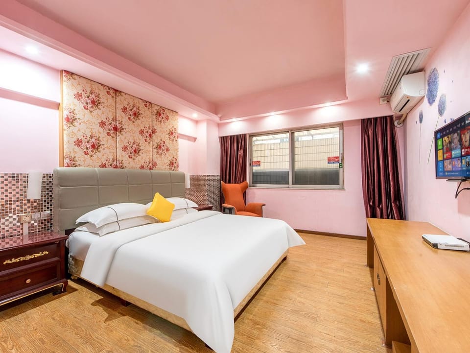 Bed, Photo of the whole room, Bedroom
