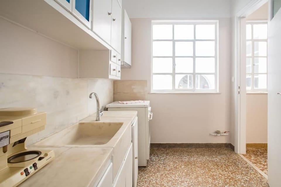 Splendid Full 5BDR/3bath/2kitchens Mansion in ATH Apartment in Athens