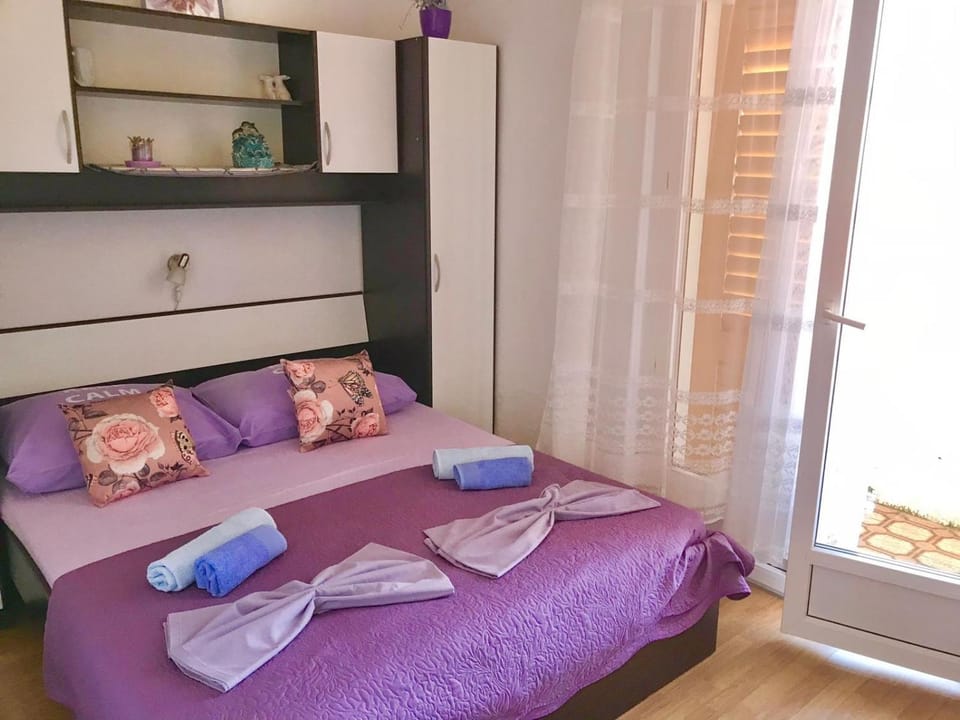 Bed, Balcony/Terrace, Bedroom, wardrobe