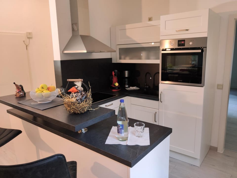 Kitchen or kitchenette, Dining area, Drinks