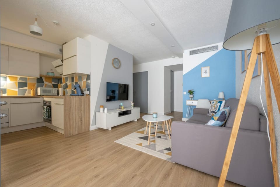 Kitchen or kitchenette, Living room