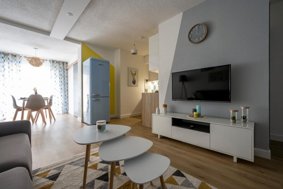 Communal lounge/ TV room, Living room, Seating area, Dining area