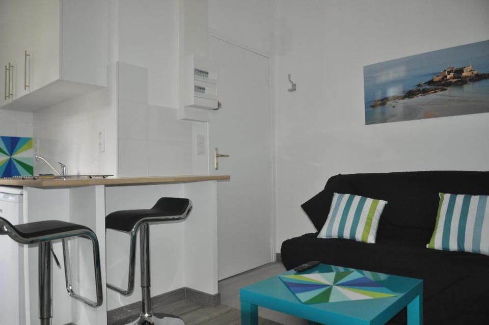 Studio lumineux Intra-muros à 2 pas de la plage. Apartment in St-Malo