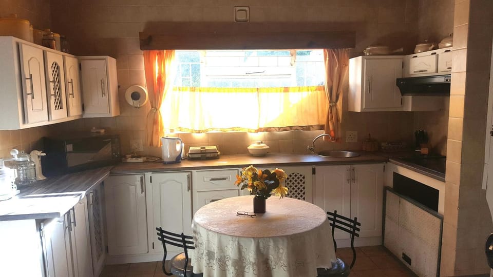 Kitchen or kitchenette, Communal kitchen