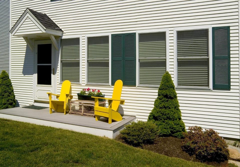 Heron Neck Cottage at One Long Beach House in York Beach