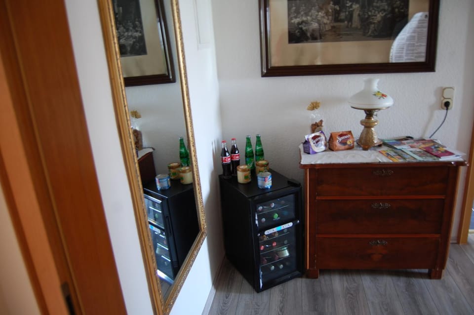 Coffee/tea facilities, Drinks, Alcoholic drinks