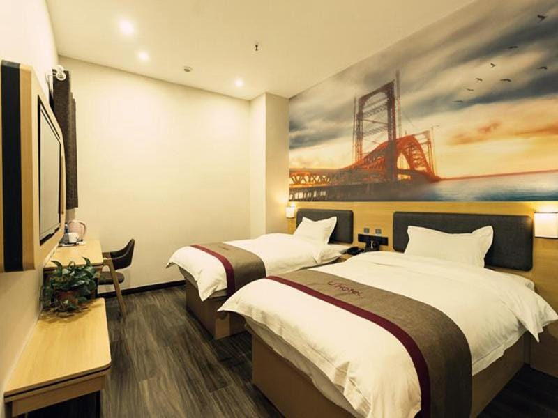 Thank Inn Chain Hotel Xi'an Weiyang District High Speed Rail North Passenger Station Hotel in Xian