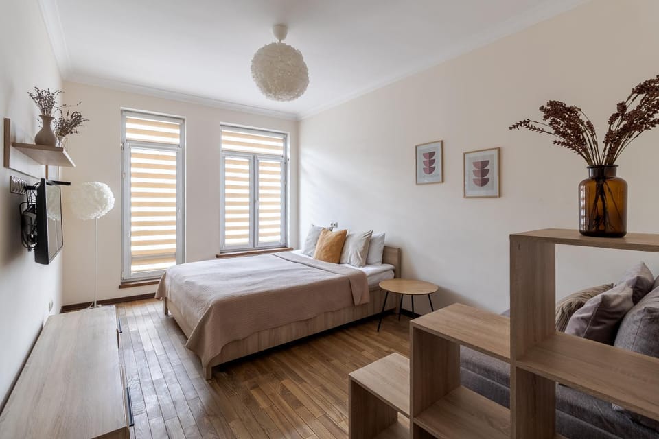 Bed, TV and multimedia, Photo of the whole room, Seating area, Bedroom