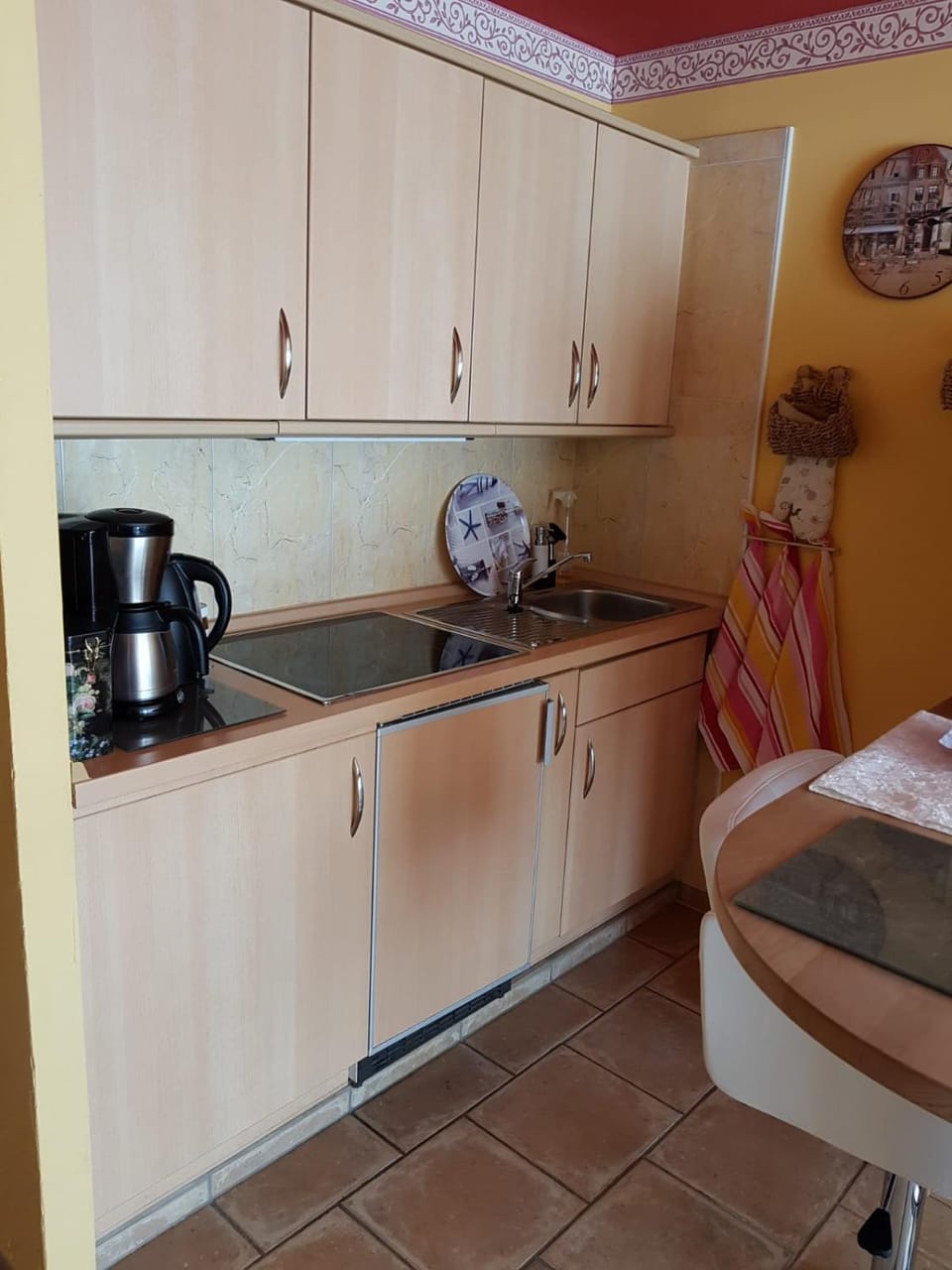 Kitchen or kitchenette