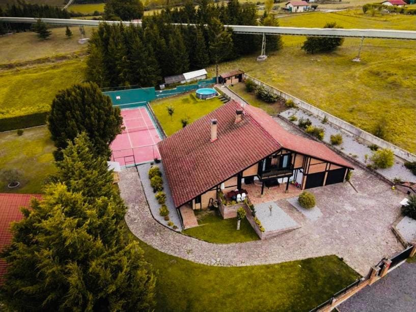 Property building, Bird's eye view, Garden view, Swimming pool