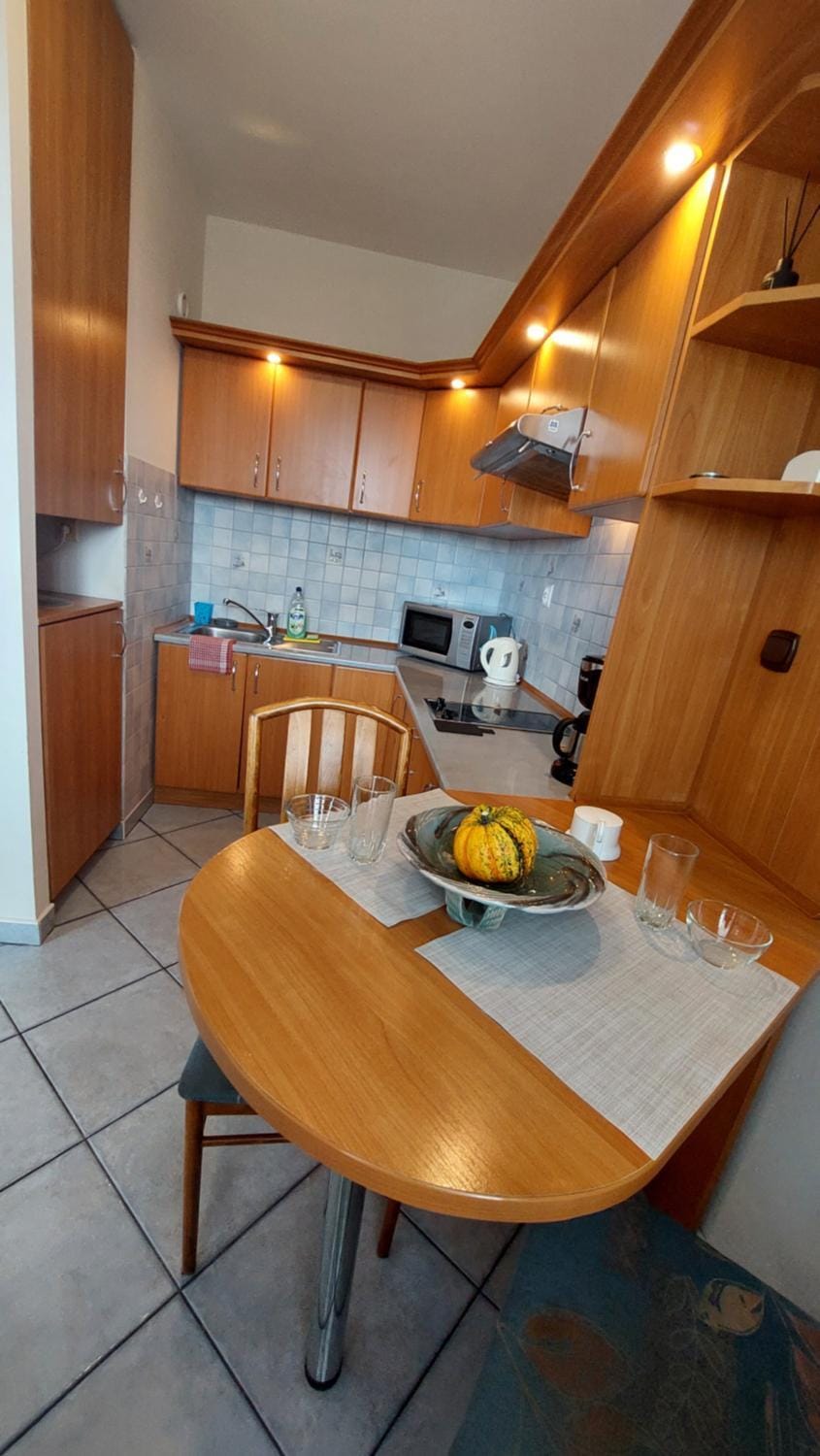 Kitchen or kitchenette, Dining area, stove