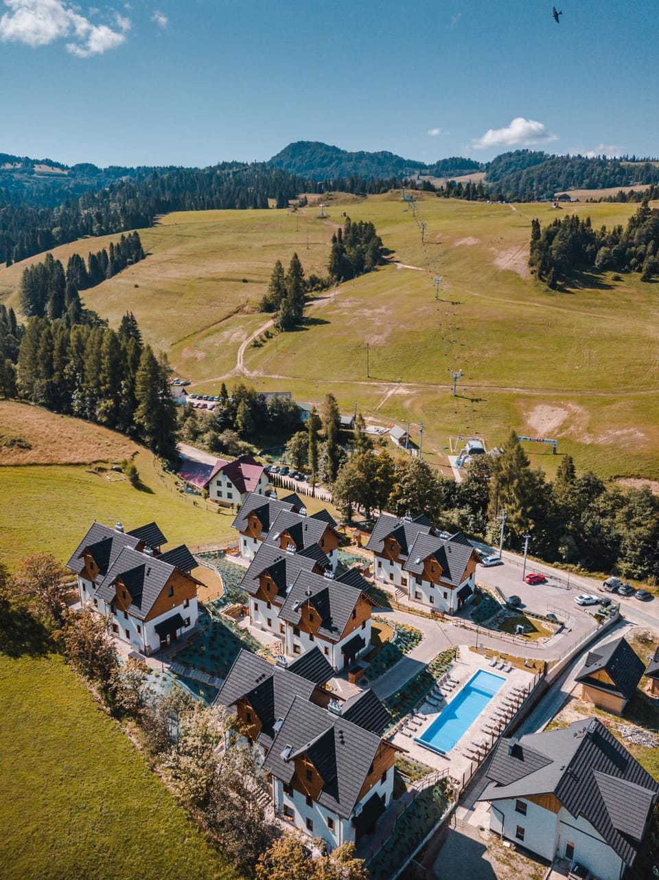 Property building, Nearby landmark, Spring, Day, Natural landscape, Activities, Bird's eye view, Windsurfing, Hiking, Mountain view, Pool view, Area and facilities, Swimming pool, Parking